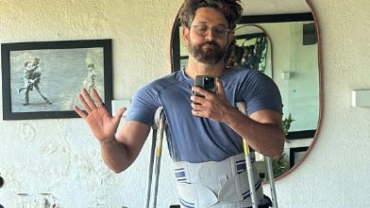 Hrithik Roshan Relies On Crutches Post Muscle Pull, Slams 'Men Are Strong' Conditioning: 'Stupidity...' - Vimarsana News