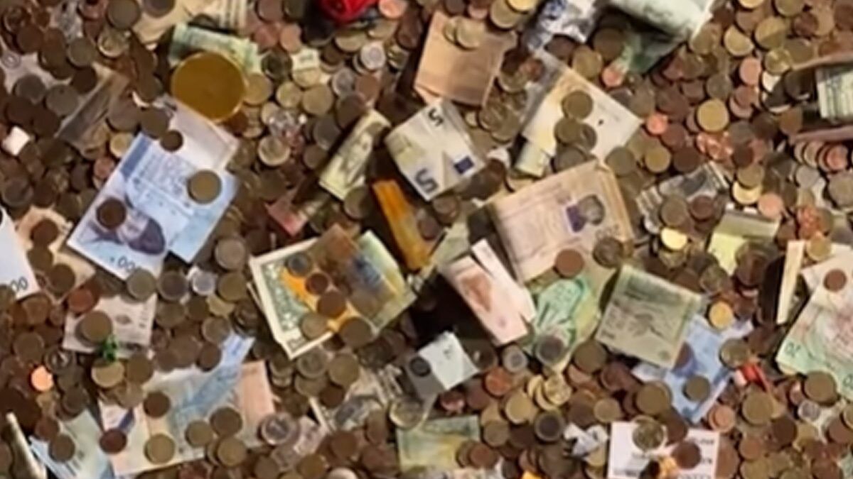 'Why?': This Manhole Filled With Coins And Notes In France Has Internet Confused - Vimarsana News