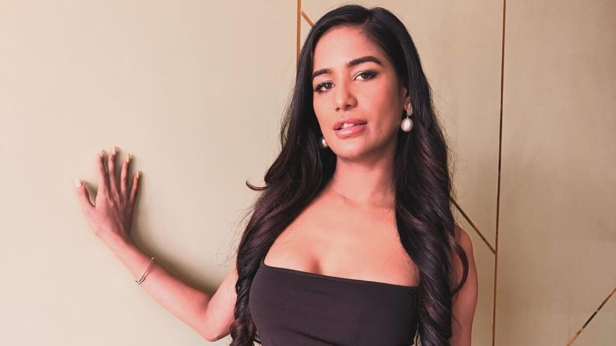 When Poonam Pandey Admitted She Creates Controversies Because of Bollywood: 'It's Very Difficult...' - Vimarsana News