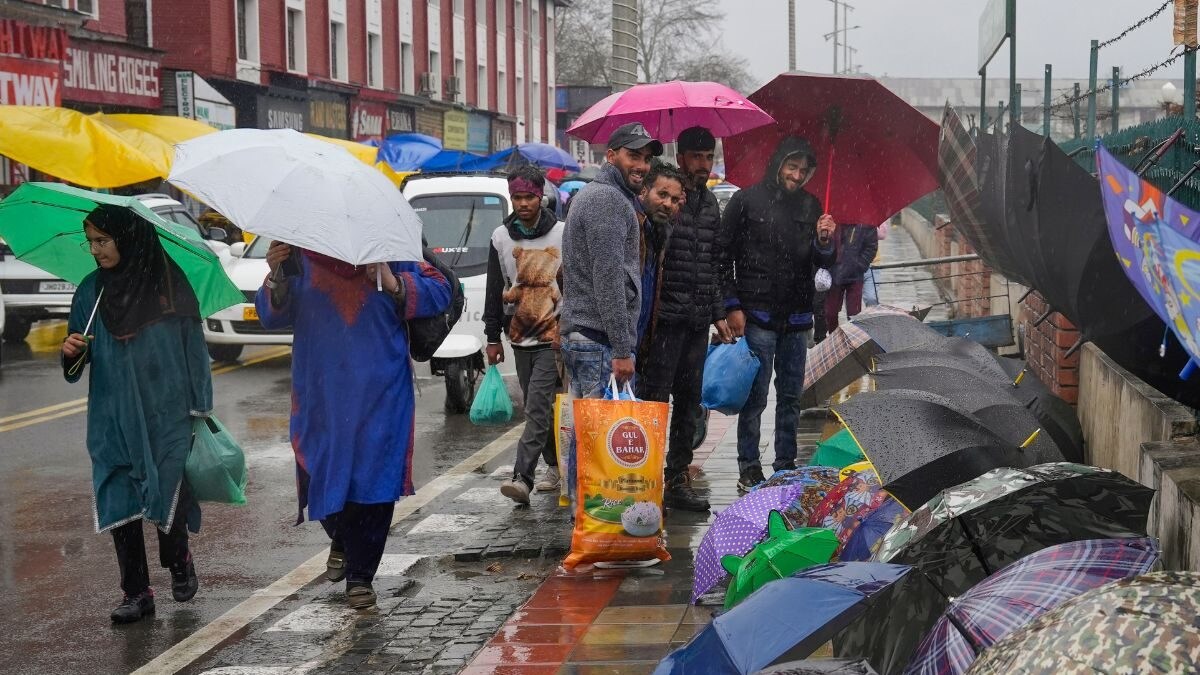 Why is it Raining in Delhi, Snowing in J&K, Himachal in Mid-February? What to Expect in Coming Days? - Vimarsana News