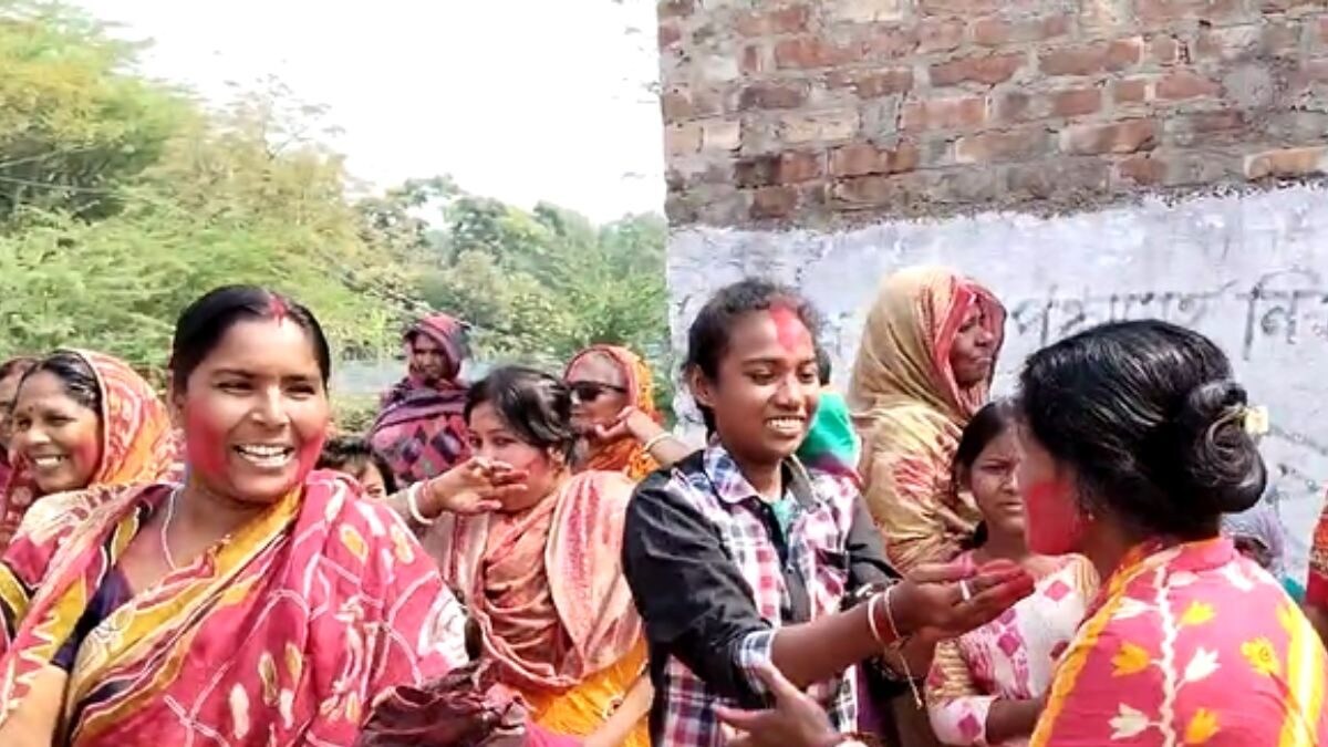 WATCH | Early Holi In Sandeshkhali As Women Celebrate Shahjahan Sheikh's Arrest - Vimarsana News