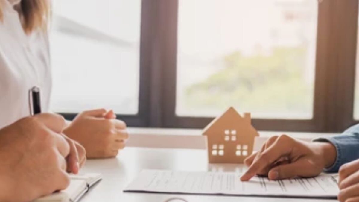 Desi Landord Wants Her Daughter to Live With Tenant and He Wants to Know if it's a Bad Idea - Vimarsana News