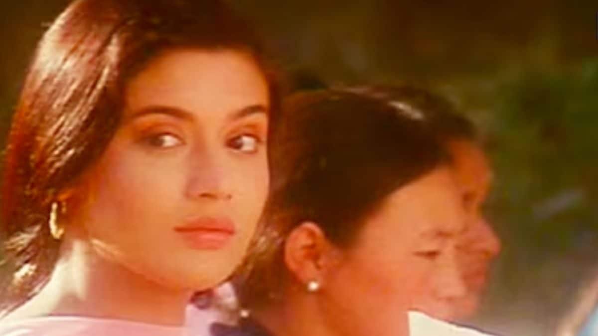 When Vidhu Vinod Chopra Bit Actress Neha's Hand For A Scene In Kareeb ...