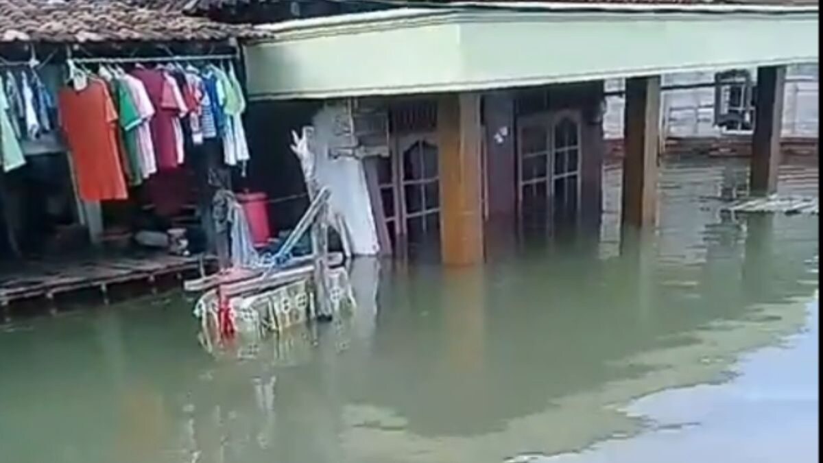 Amid Rising Sea Levels, Coastal Villages In Indonesia Adapt To Underwater Living - Vimarsana News