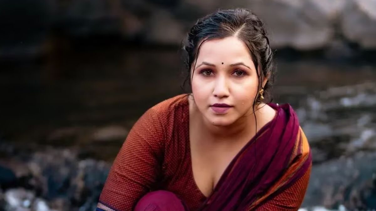 Apurva Nemlekar's Saree Photoshoot Near Waterfall Has Internet's Attention - Vimarsana News