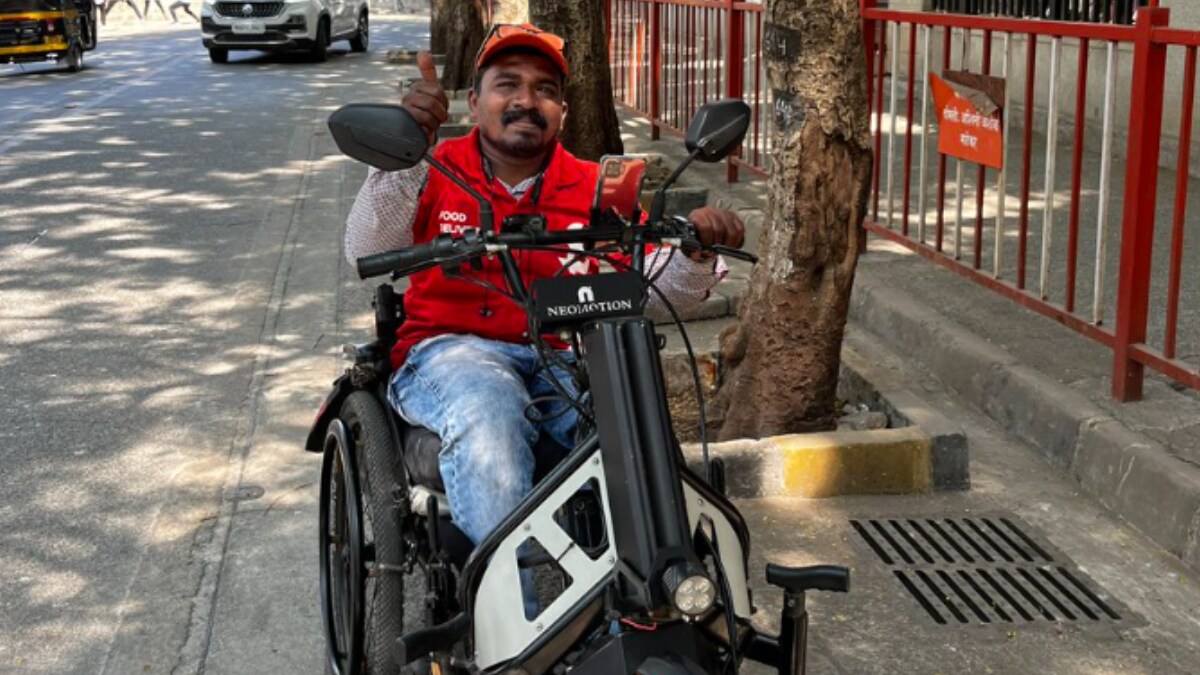 Zomato CEO Re-Shares Photo Of Specially Abled Delivery Agent And It Is Winning Hearts - Vimarsana News