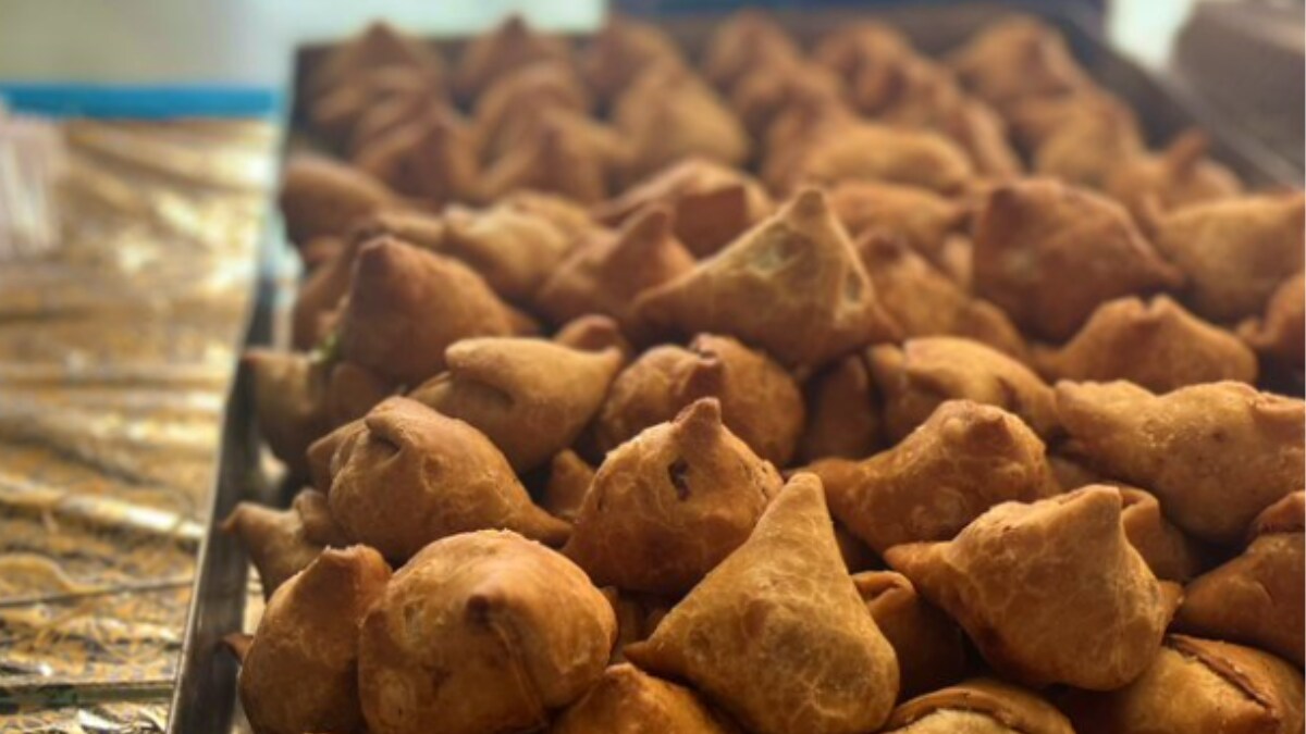 England Fans Fascinated With Samosa Rate In Ranchi; Desis Think It's 'Still Expensive' - Vimarsana News