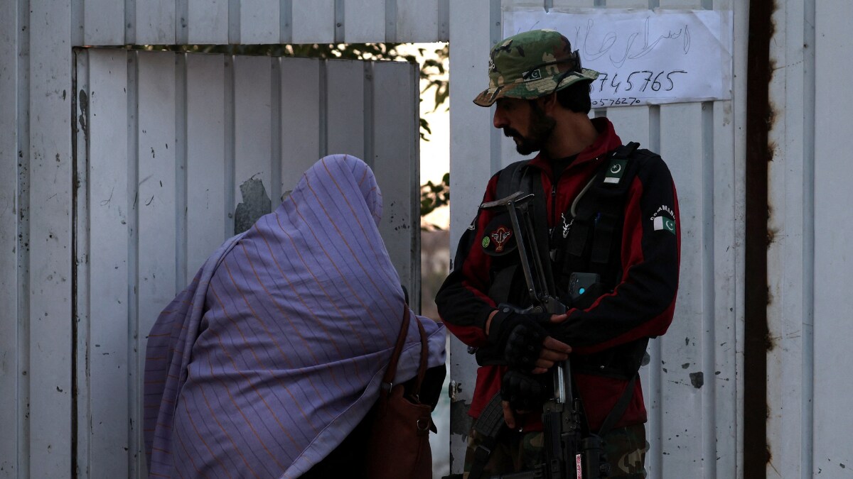 Pakistan Election 2024: Mobile Phone Services Suspended Across The Country as Voting Begins - Vimarsana News