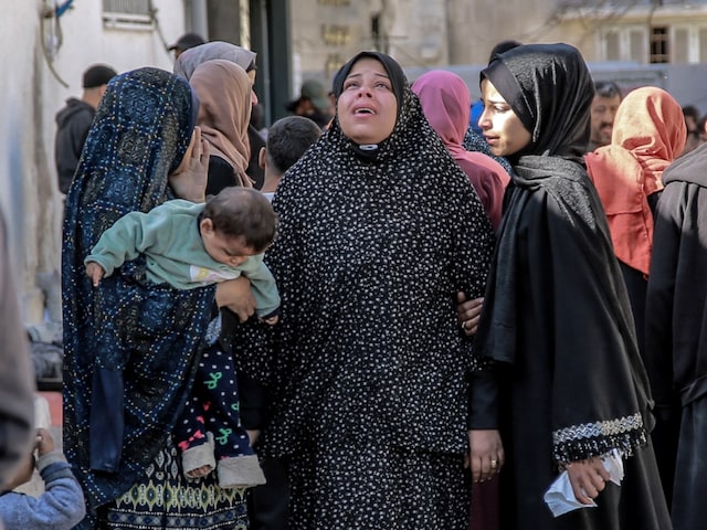Palestinian women mourn their relatives killed in Israeli bombardment in front of the morgue of the Al-Shifa hospital in Gaza City. (Image: AFP)