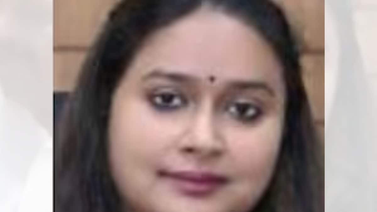 Aryaka Akhoury: Ghazipur DM with an MSc in Biotech at the Center of Mukhtar Ansari’s Last Rites Dispute Aryaka Akhoury: Ghazipur DM with an MSc in Biotech at the Center of Mukhtar Ansari’s Last Rites Dispute