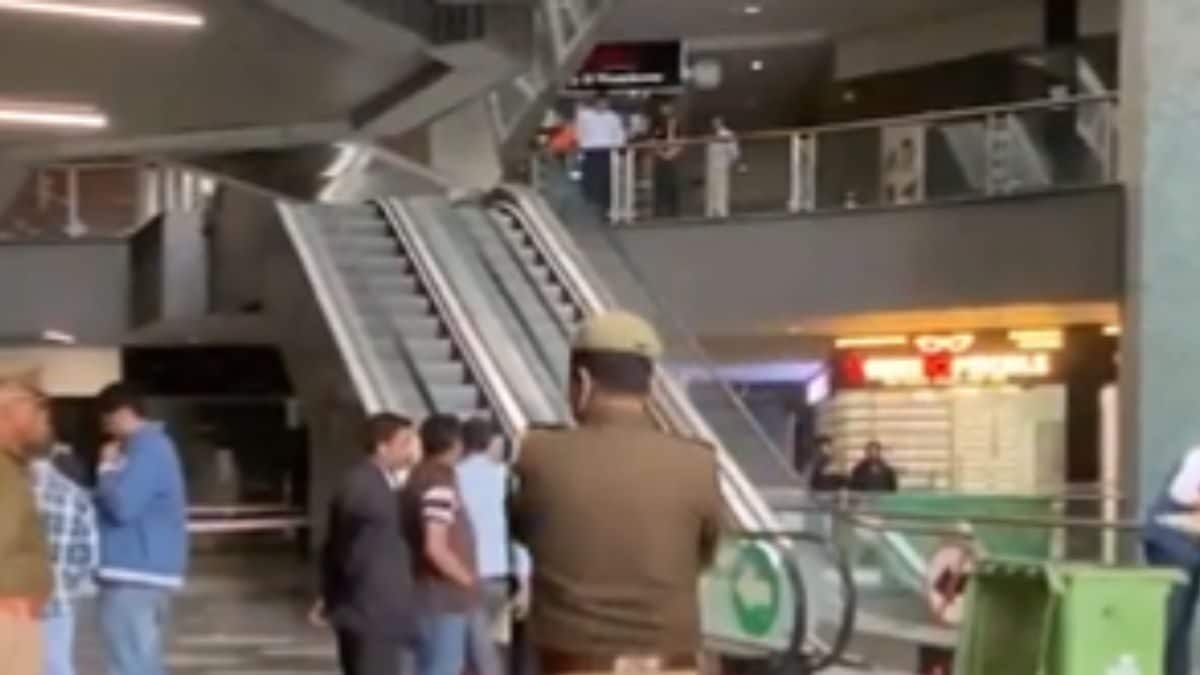Two Dead After Ceiling Grill Falls At Galaxy Blue Sapphire Mall in Greater Noida sattaex.com