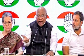 Congress President Mallikarjun Kharge with party leaders Sonia Gandhi and Rahul Gandhi briefs the media, at AICC headquarters, in New Delhi. (Pic/PTI)