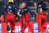 DC vs RCB LIVE Score WPL Final: Sophie Molineux Strikes Thrice in One Over to Jolt Delhi Capitals