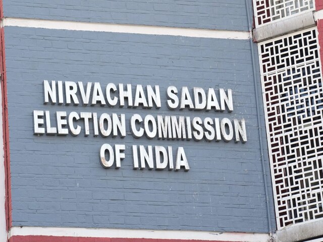 The Election Commission, however, did not name PM Modi or Congress leader Rahul Gandhi in its notices. 
(Photo: PTI file)