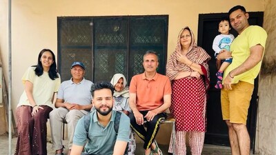 Elvish Yadav Shares FIRST Instagram Photo With Family After Release ...