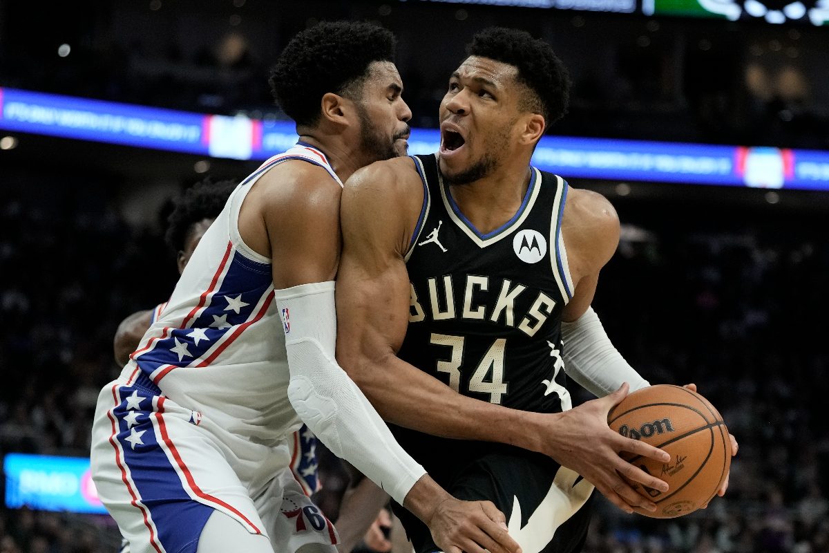 Giannis Antetokounmpo scores 32 points to lead the Bucks to a 114-105 win  over the 76ers