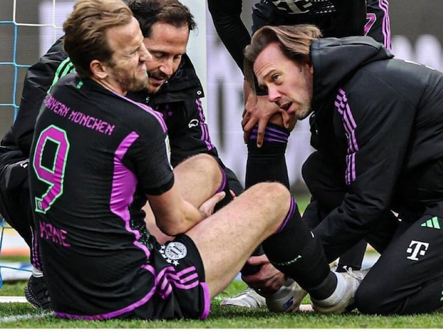 Harry Kane being tended to after his injury (Credit: X)