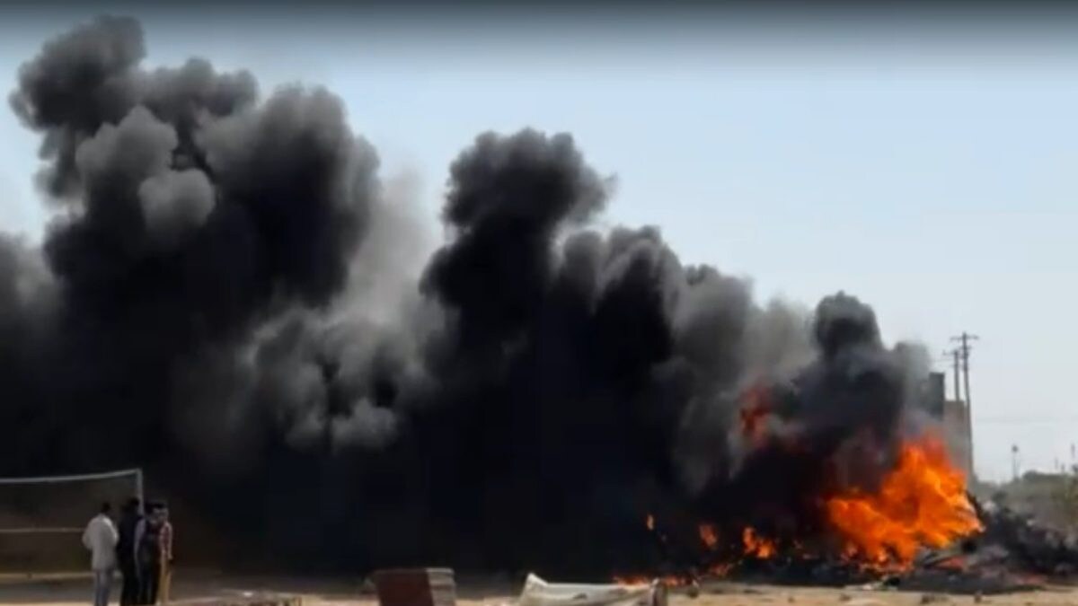 Indian Air Force's Light Combat Tejas Aircraft Crashes In Jaisalmer; Pilot Ejects Safely - Vimarsana News
