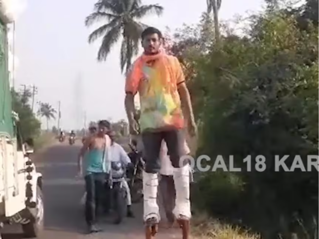 Kannada Man’s Devotional Act At Shri Aranya Siddheshwar Temple Has ...