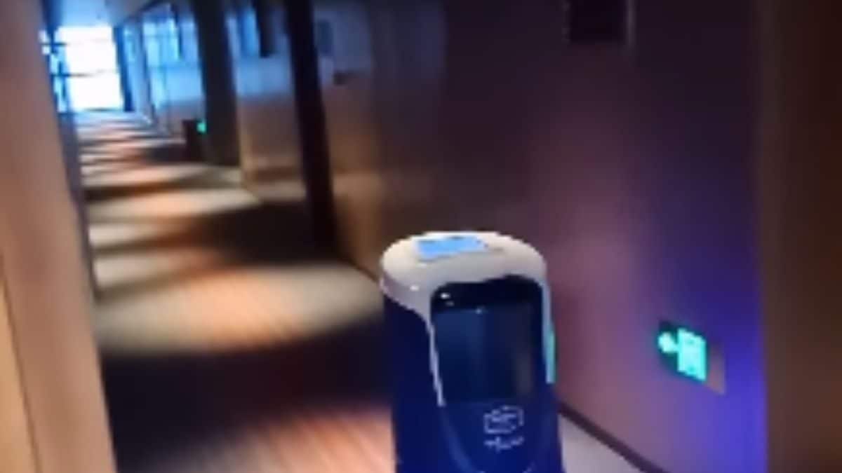 Man Gets Food Delivered By Robot In China, Internet Can’t Keep Calm