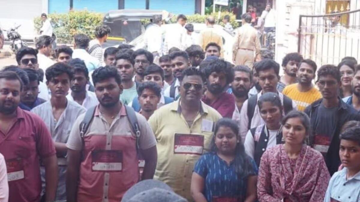 Uttarakaanda Star Daali Dhananjaya Visits Lord Anjaneya Temple Ahead Of The Film's Shoot - Vimarsana News