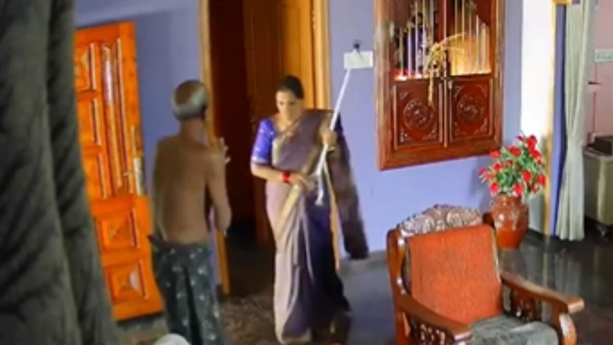 Caught on Cam: Karnataka Woman Thrashes 87-year-old Father-in-law With Walking Stick, Arrested - Vimarsana News