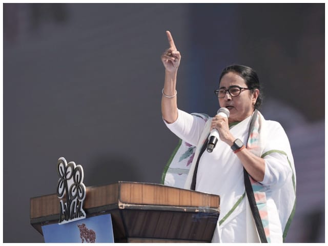 Mamata Banerjee, while addressing an election rally in Medinipur, wondered how the schools could function with so many teachers out of jobs. (PTI file photo)