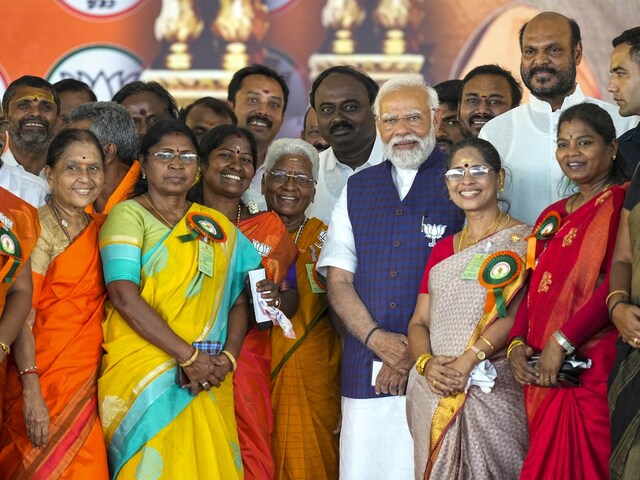 PM Modi Receives Warm Welcome From 'Shakti Ammas' in Salem Rally Amid ...