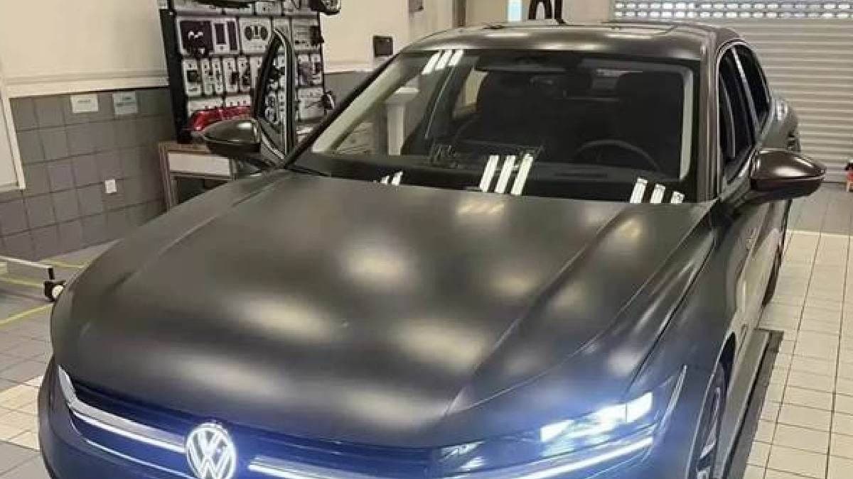 Volkswagen Magotan Unveiled in China, Flaunts Three-Screen Setup