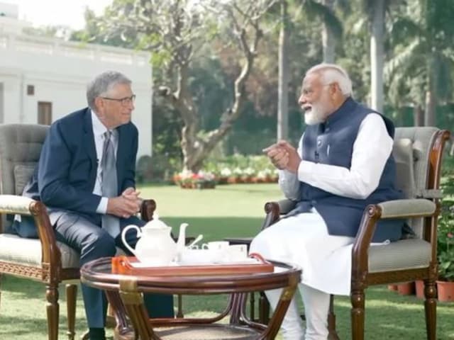 PM Narendra Modi in conversation with Microsoft co-founder and philanthropist Bill Gates. (X/@BJP4India)