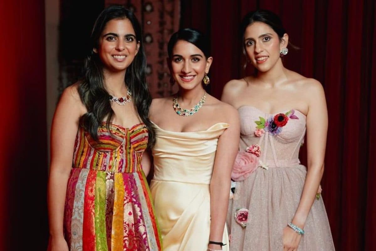 Radhika Merchant Poses With Isha Ambani, Shloka Mehta In New Photo From ...