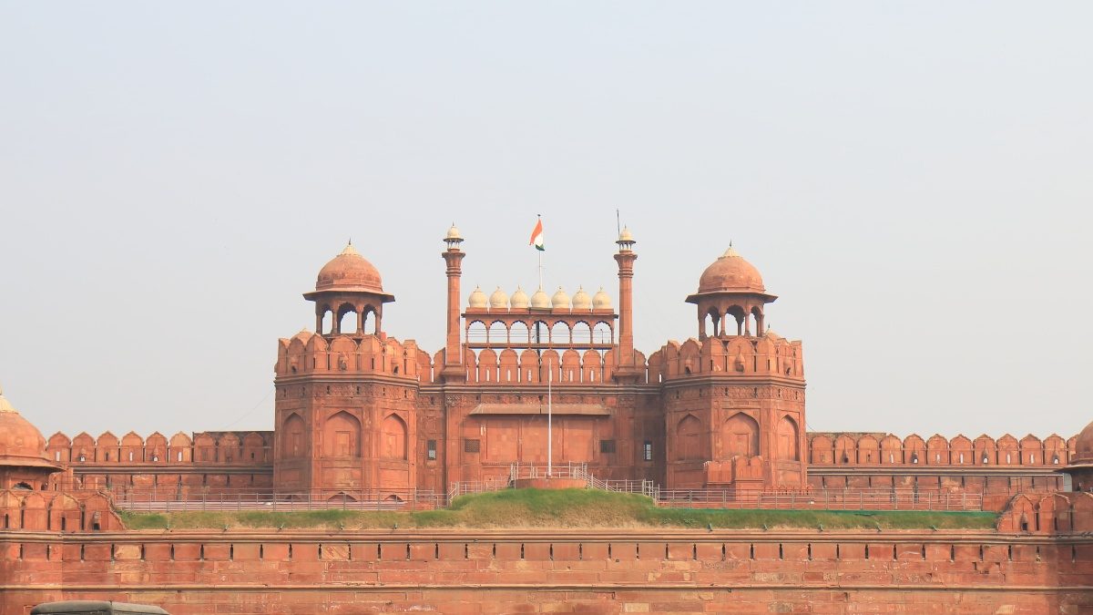 UP man claims Red Fort, Agra Fort and Qutub Minar ownership: ‘আমি-ই লালকেল্লা, আগরা ফোর্ট ও কুতুব মিনারের মালিক!’ PMO-তে জমা পড়েছে চিঠি… কে এই ব্যক্তি? মুঘলদের বংশধর?