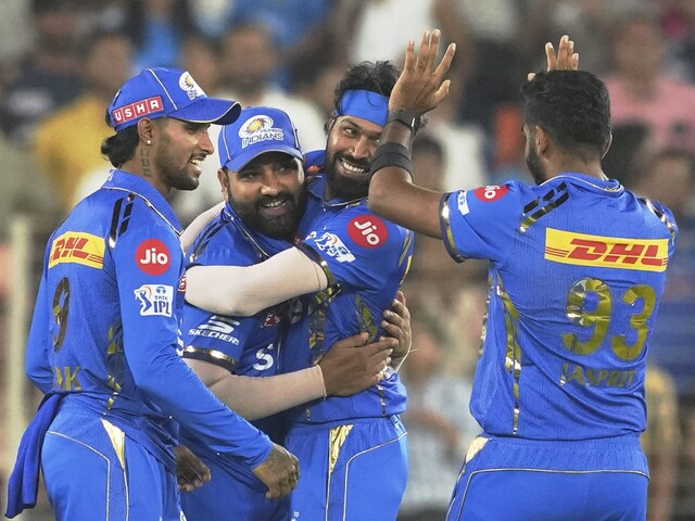 Watch Rohit Sharma Advising Mumbai Indians Captain Hardik Pandya