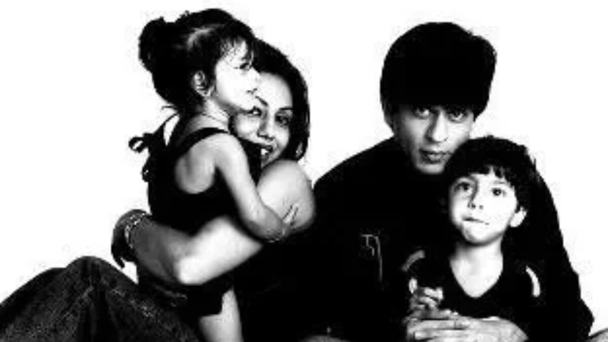 Aryan Khan Sits In SRK's Lap, Suhana Khan Hugs Gauri Khan Tightly In Viral Childhood Photo; See Here - Vimarsana News