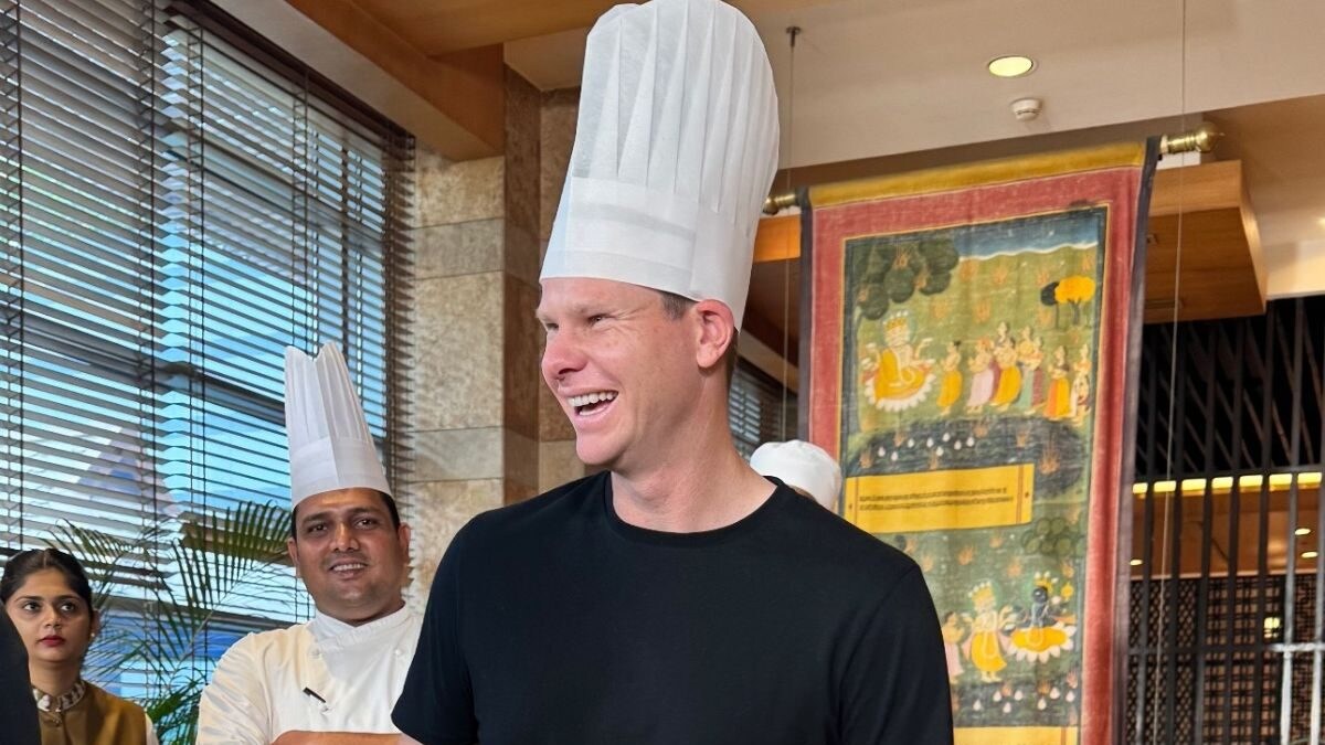 'Chef Smith' Australian Batter, Steve Smith All Smiles as he Showcases
