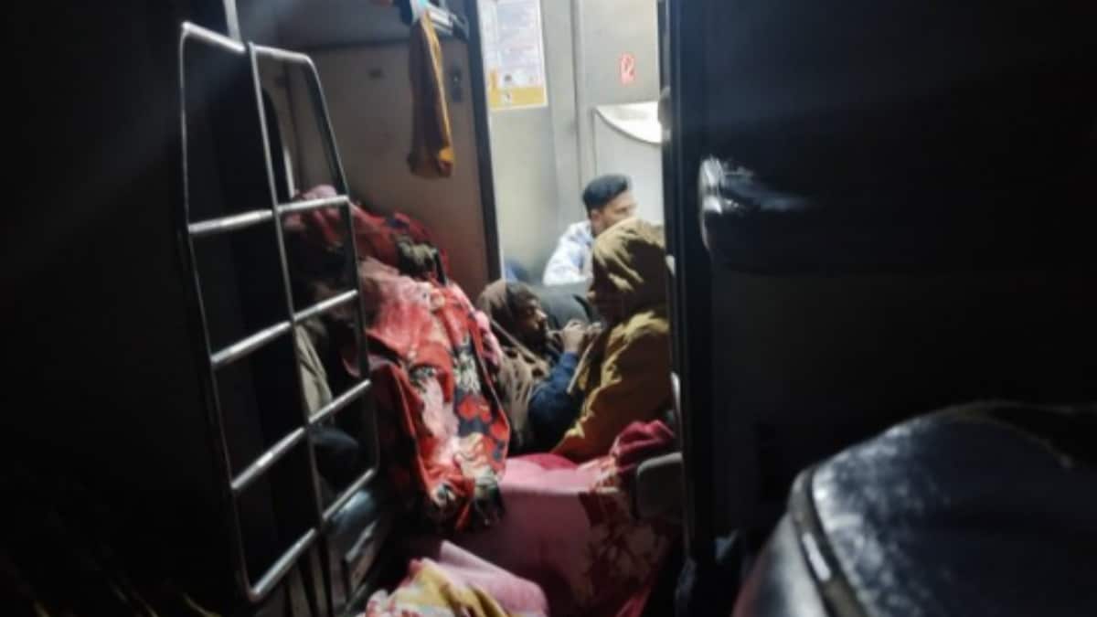 Watch: Man Shows About Poor Condition Of Sleeper Coach, Internet Reacts