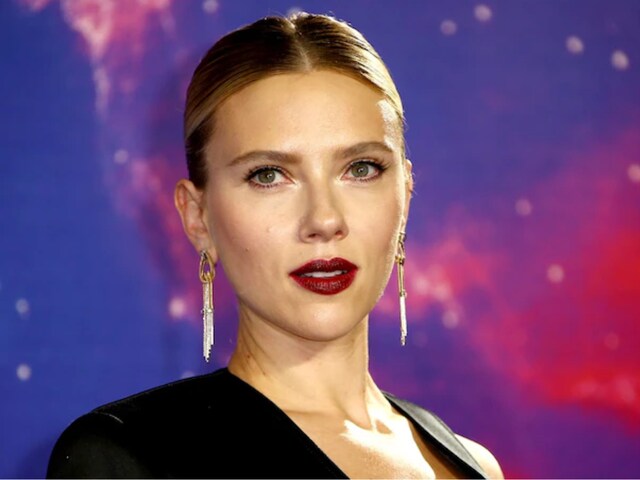 Scarlett Johansson Offered Lead Role In Jurassic World? Here's