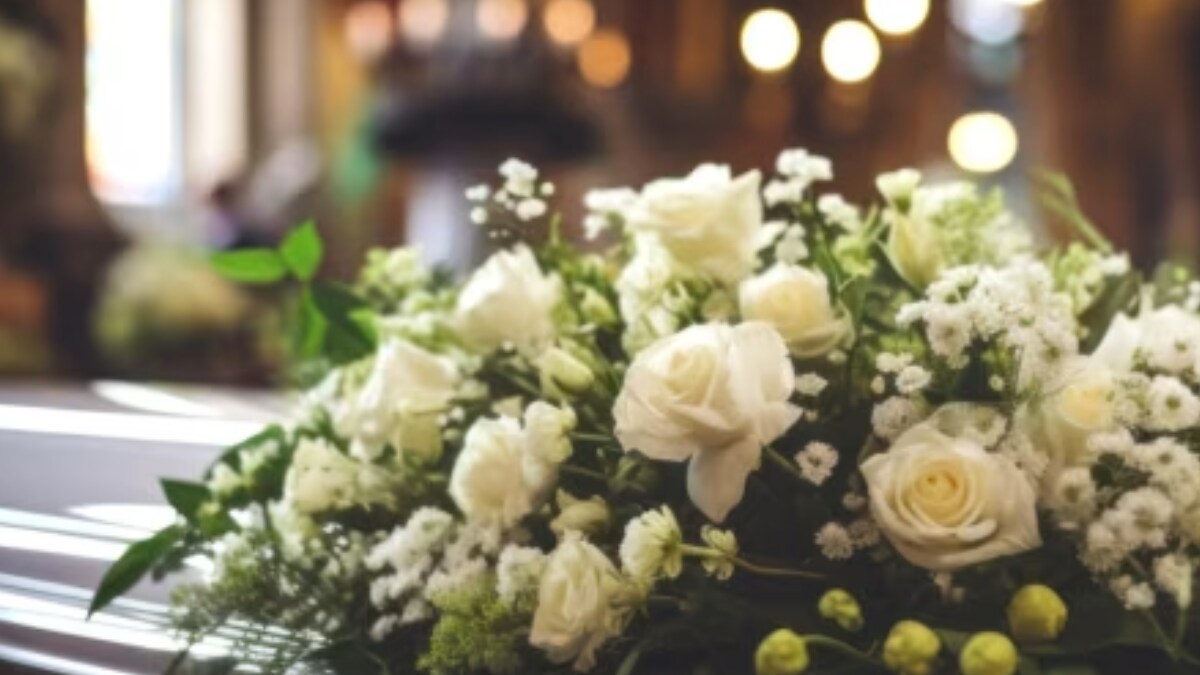 Woman, Attending Funeral Over Zoom, Accidentally Livestreams Herself Showering - Vimarsana News