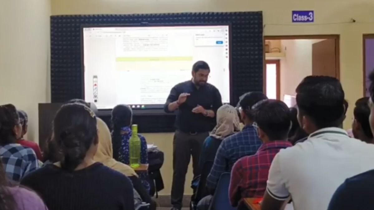 IIT, NEET Coaching To Be Free In Bareilly; Classes To Be Held Online - Vimarsana News