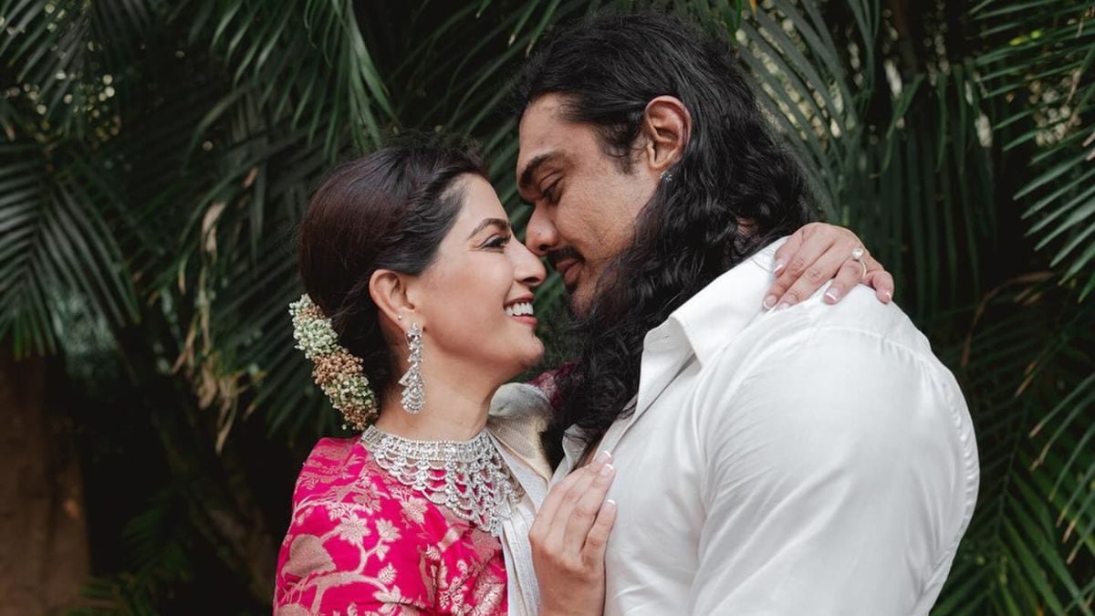Actress Varalaxmi Sarathkumar Gets Engaged To Art Gallerist Nicholai
