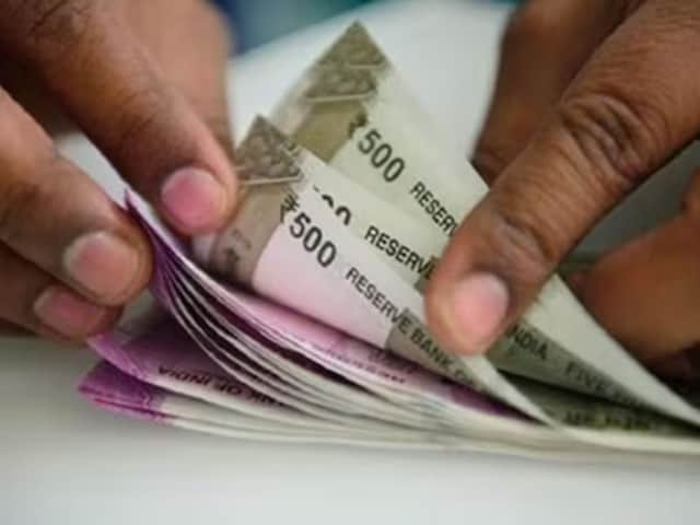 48% of consumers surveyed believe their average household savings will reduce in FY 2024-25 in comparison to FY 2023-24. (Representative image)