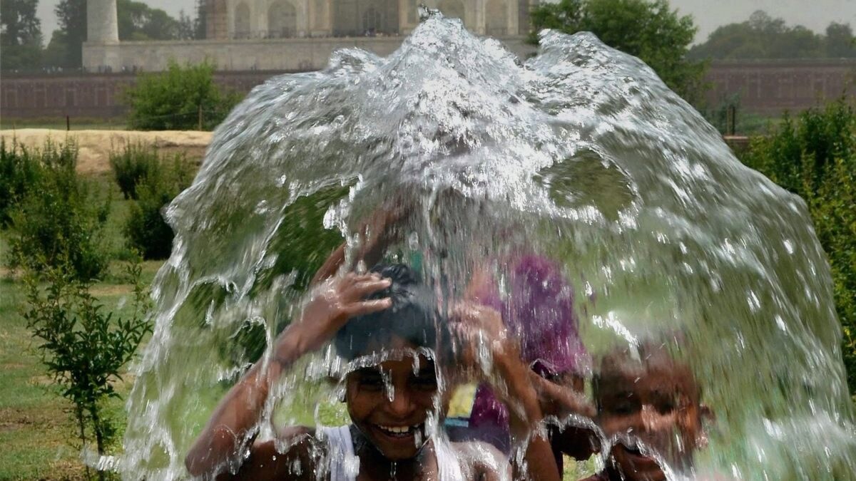 IMD Predicts Heatwave In Next 2 Days, Heavy Rainfall in These States | Details Here - Vimarsana News
