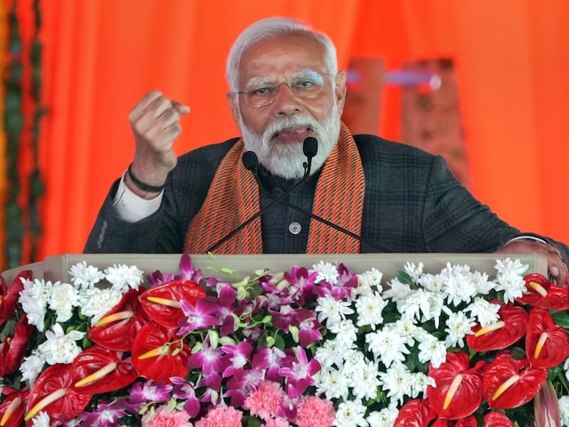 Women's Day  PM Modi Announces Rs 100 Cut In Cooking Gas