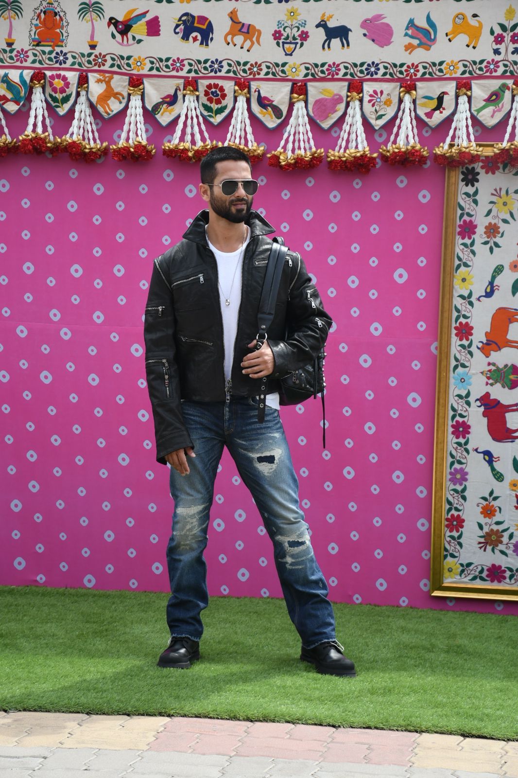 Shahid Kapoor Makes Stylish Entry in Jamnagar For Anant Ambani, Radhika Merchant Pre Wedding Bash - News18