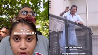 Shah Rukh Khan Fan Waits Outside Mannat For 10 Hours, Documents Euphoria of Seeing Superstar - Vimarsana News