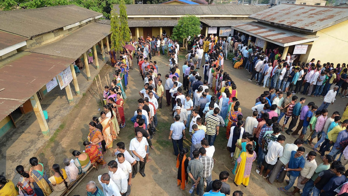8 UP लोकसभा सीटहरू मतदानको चरण 1 मा 58% मतदान देख्छन्; राज्य आयोगले EVM त्रुटि, केही क्षेत्रमा बुथ कब्जाको एसपीको आरोपमा रिपोर्ट माग्यो 8 UP लोकसभा सीटहरू मतदानको चरण 1 मा 58% मतदान देख्छन्; राज्य आयोगले EVM त्रुटि, केही क्षेत्रमा बुथ कब्जाको एसपीको आरोपमा रिपोर्ट माग्यो