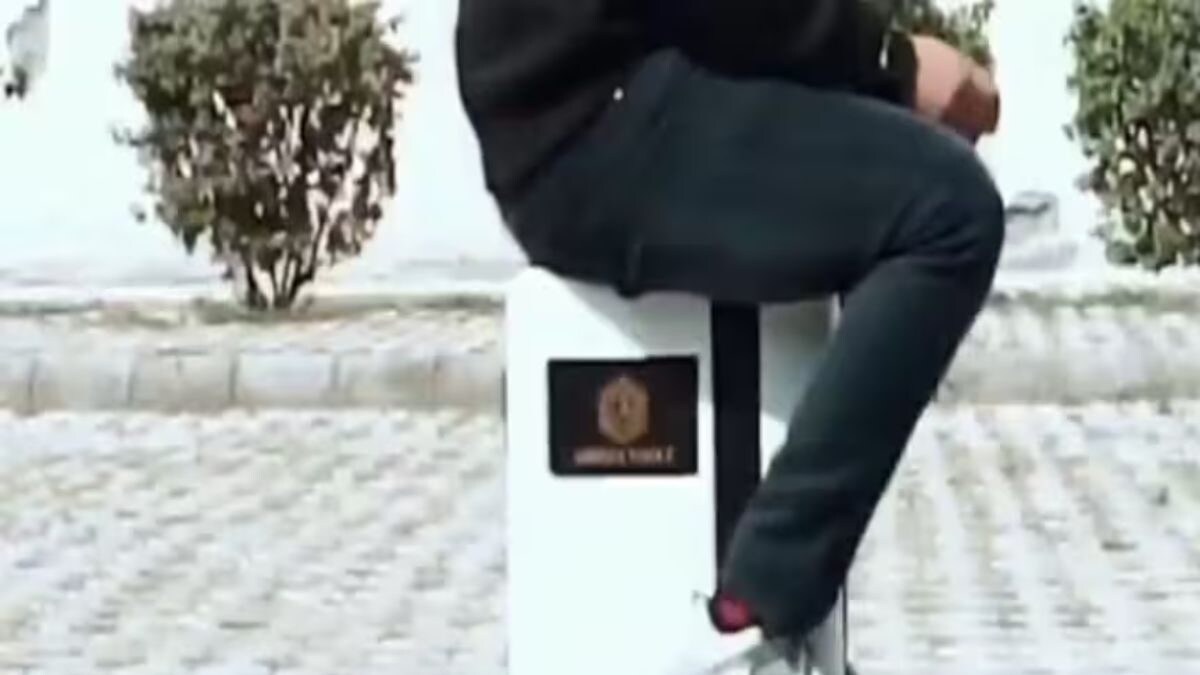 Arista Vault Introduces Futuristic Smart Luggage That Turns Into A