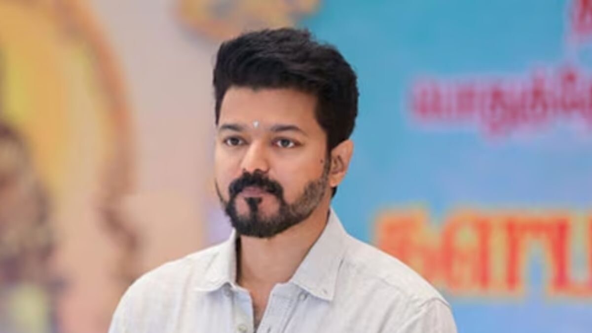 Old Pic Of Shriya Saran Holding Umbrella For Thalapathy Vijay On Azhagiya Thamizh Magan Sets Viral – News18 Old Pic Of Shriya Saran Holding Umbrella For Thalapathy Vijay On Azhagiya Thamizh Magan Sets Viral – News18