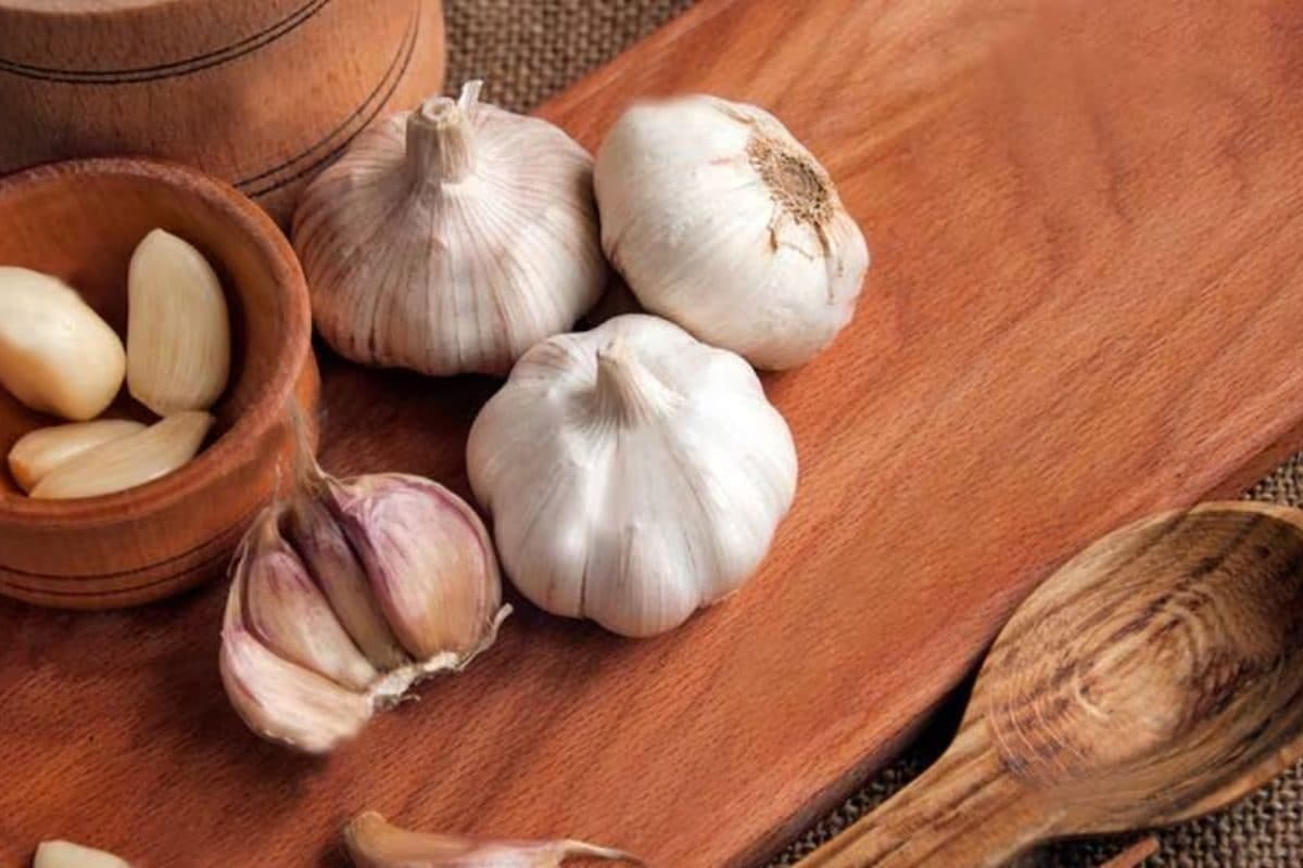 Controlling Cholesterol To Improving Hair, Health Benefits Of Garlic Peels