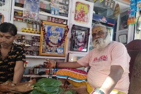 In Bikaner, This Paan Seller Wears Gold Worth Rs 2 Crore At His Shop